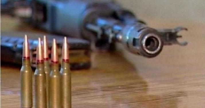 Bakıda avtomat silahla gəzən keçmiş məhkum tutuldu