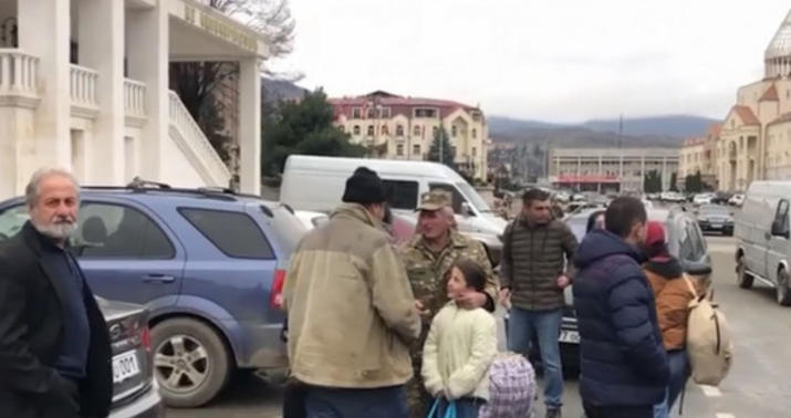 Rus ordusu erməniləri Xankəndinə daşıyır –
