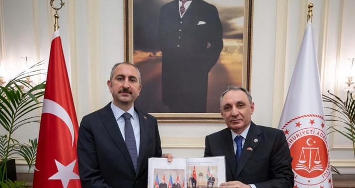 Kamran Əliyev Türkiyəyə rəsmi səfərə getdi -