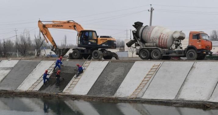 Yuxarı Qarabağ kanalında betonlama işləri aparılır -