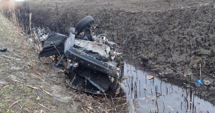 Göyçayda avtomobil aşdı: