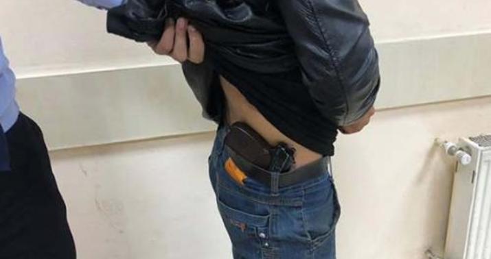 Bakıda silahla gəzən keçmiş məhkum tutuldu