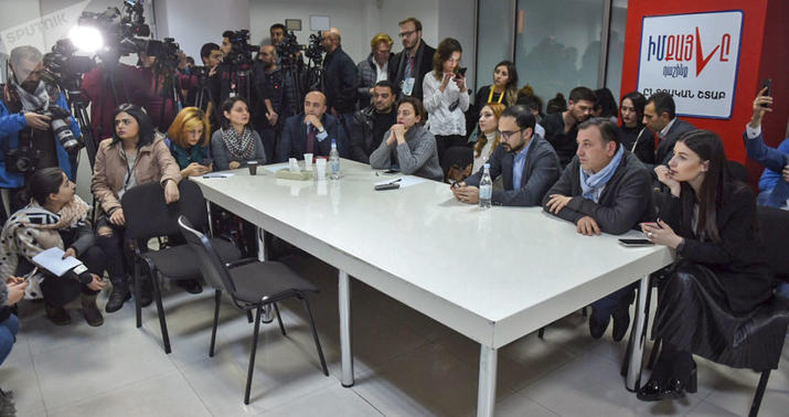 Nikol Paşinyana dəstək: “Bunun arxasında xarici güc dayanır” –