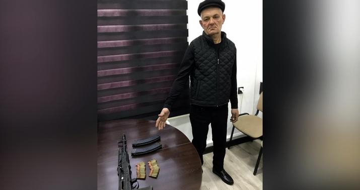 Çingiz Quliyevdə “Kalaşnikov” aşkarlandı -