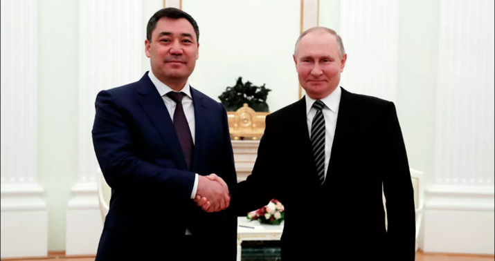 Qırğız prezident Putinə nə bağışladığını açıqladı