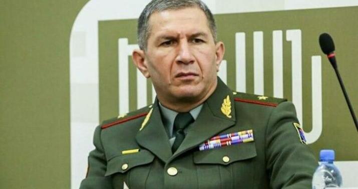 Gəlib bığlarını kəsərəm -