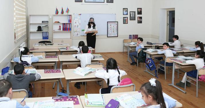 Məktəbdə dezinfeksiya, 2 metr məsafə, virus tapılan şagird... -