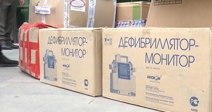 Rus hərbçiləri Xankəndində həkim və şagirdlərə hədiyyə verdilər