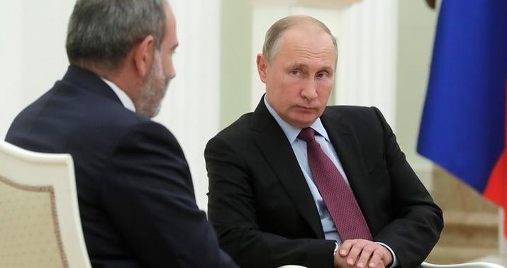 Putin və Paşinyan Qarabağdakı durumu müzakirə etdilər