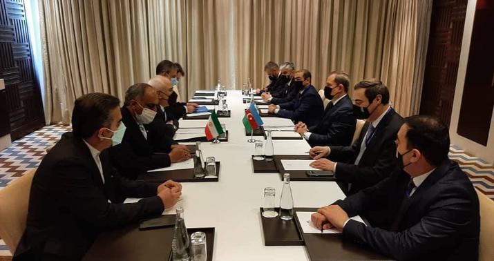 Ceyhun Bayramov iranlı həmkarı ilə görüşdü -