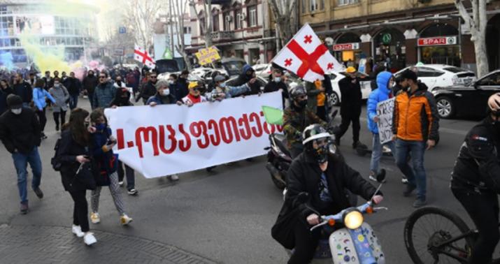 Tiflisdə aksiya: “Komendant saatı”nın ləğvi tələb edilir
