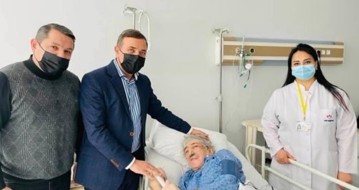 Mənsum İbrahimov Rəmişi xəstəxanada ziyarət etdi -