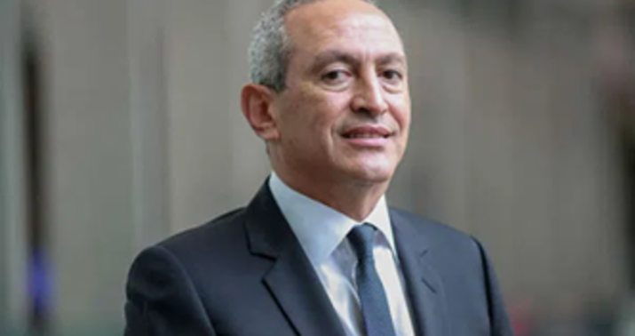 Az danışıb, çox iş görən milyonçu: