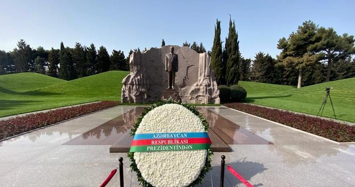 MDB ölkələrinin diplomatları Heydər Əliyevin məzarını ziyarət etdilər