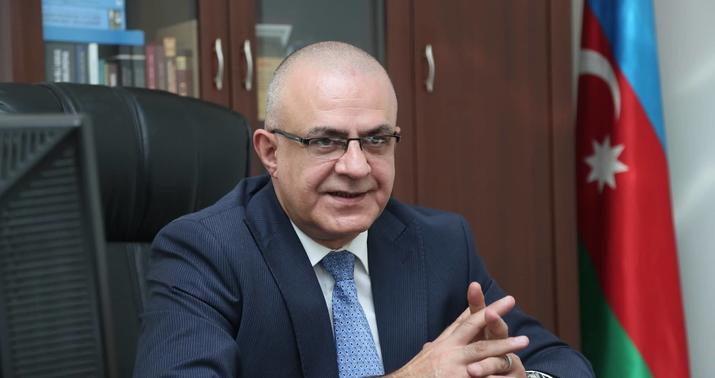 “Onun əsərləri metroda oxumaq üçündür...” –