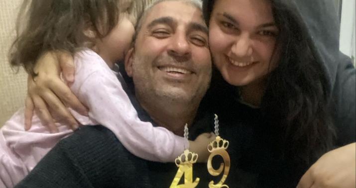 Rafael İsgəndərov 49 yaşını qızının evində belə qeyd etdi -