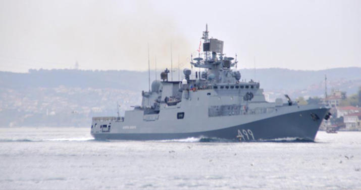 Rus hərbi gəmisi İstanbul boğazında