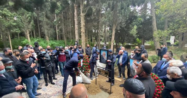 Fikrət Qoca dəfn edildi