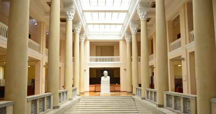 "Qarabağa kitabla gedək": Milli Kitabxanadan -