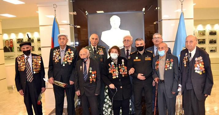 Böyük Vətən müharibəsi veteranları ilə görüş -