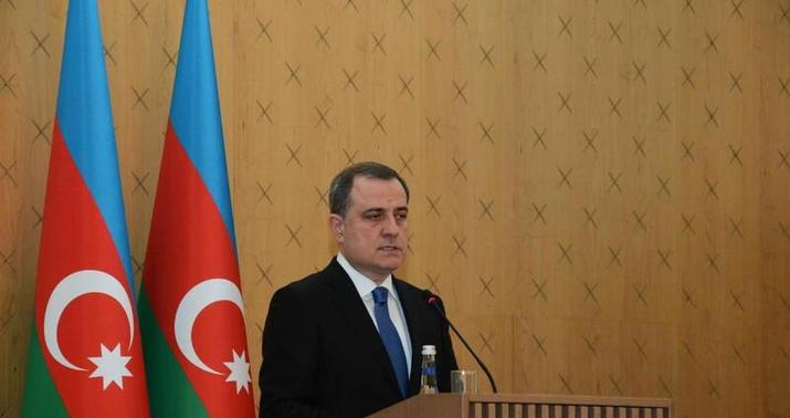 Ceyhun Bayramov diplomatları təbrik etdi