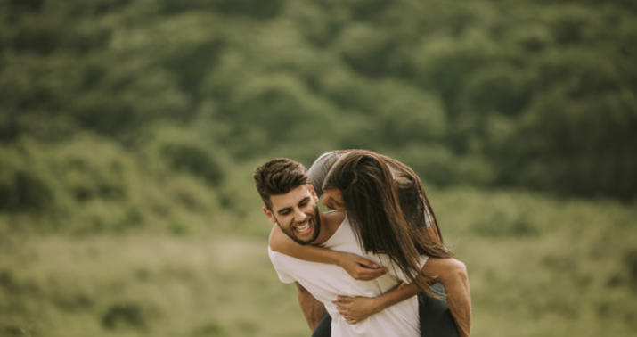Əri Rusiyada olan qadın tanış olduğu kişi ilə saunada: "Əvvəl döydü, sonra..." -