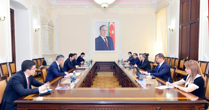 Kamran Əliyev Akmal Burxanov ilə görüşdü –