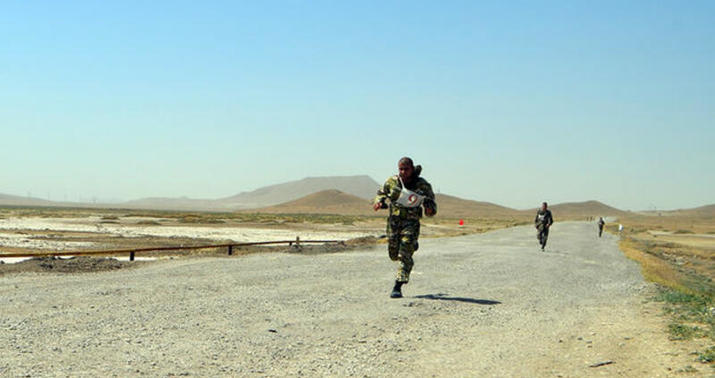 Orduda artilleriya bölmələrinin döyüş atışlı təlimləri keçirilir -