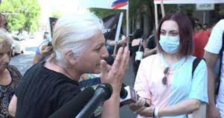 İrəvanda Rusiya səfirliyi önündə aksiya keçirilir -