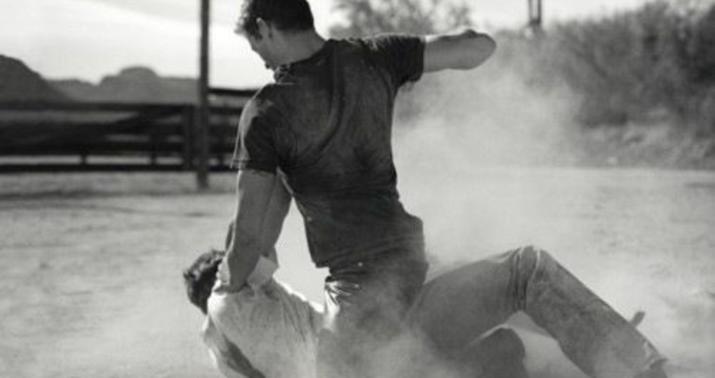 Ona pul borcu olanın qardaşına dəhşət yaşatdı –