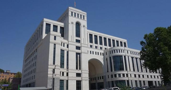 Ermənistan XİN-də kütləvi istefa