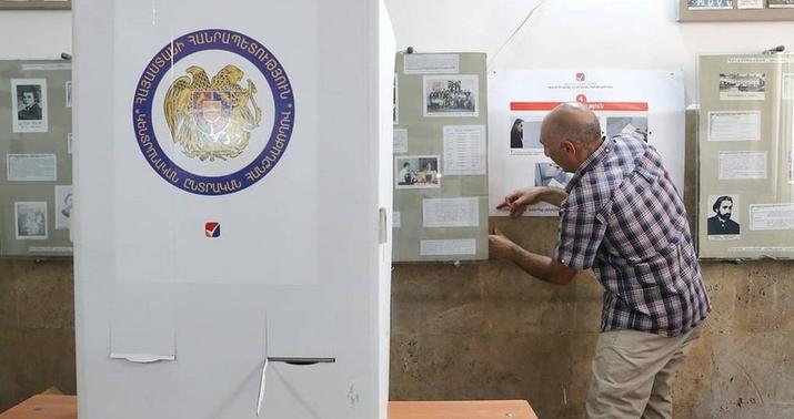 Ermənistanda səsvermə başladı