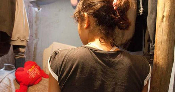 Arvadını maşınla bazara gətirən qonşu kişiyə hücum etdi... –