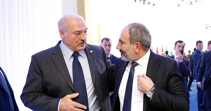 Lukaşenko Paşinyanı təbrik etdi: