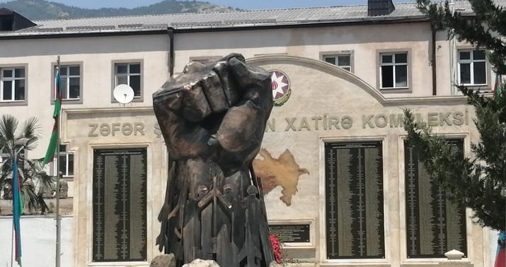 Hadrutda "Dəmir yumruq" abidəsi ucaldıldı -
