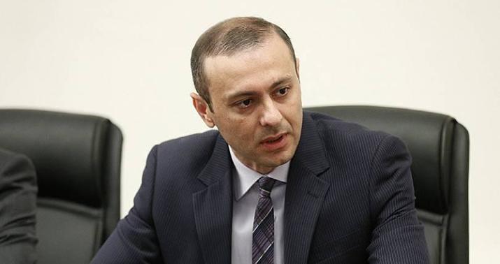 Qriqoryan: “İrəvan Rusiyadan hərbçilərini çıxarmağı təklif edib”