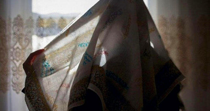 Hicablı qadının yad kişi ilə intim mesajları: "Kərbəladan gəlmişdi..." -