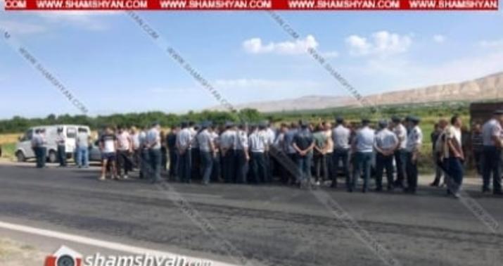 İrəvan-Arazdəyən yolu bağlandı: