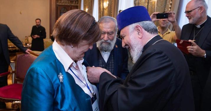 Qaregin ingilis siyasətçiyə orden verdi –