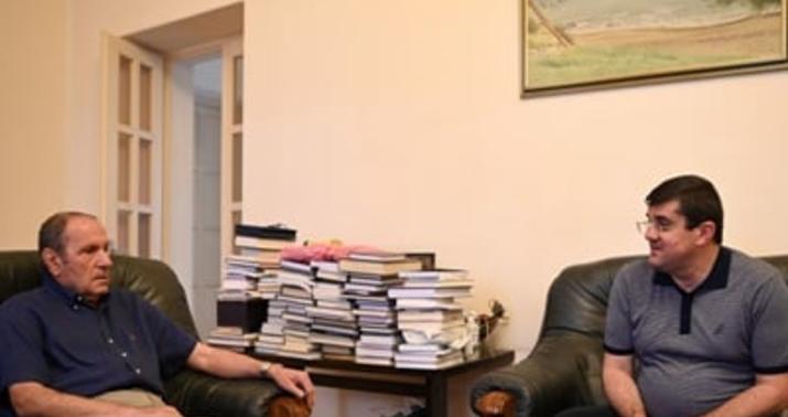 Petrosyanın malikanəsində görüş: