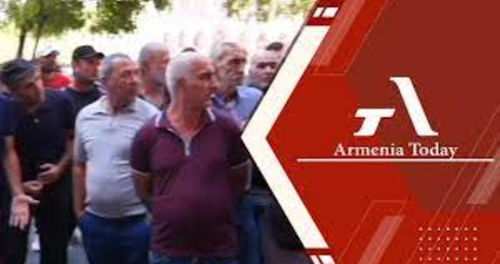 İrəvanda hökumət binası qarşısında aksiya -