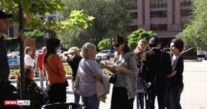 İrəvanda tibb işçilərinin aksiyası başladı -