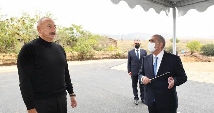 Prezident Hadrutda yollarda aparılan tikinti işləri ilə tanış oldu -