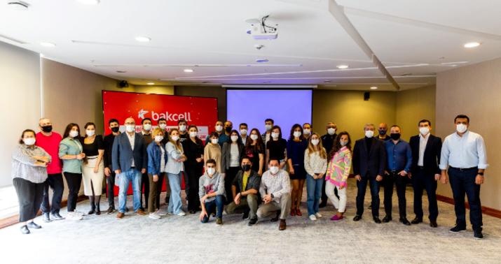 "Bakcell" jurnalistləri son trend və yeniliklərlə tanış etdi -