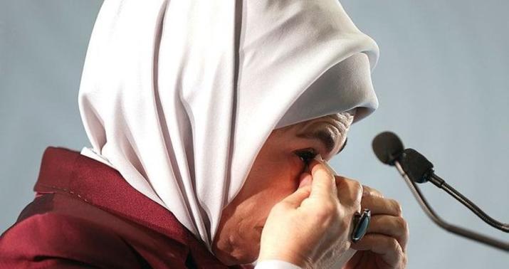 Əminə Ərdoğan göz yaşlarını saxlaya bilmədi -