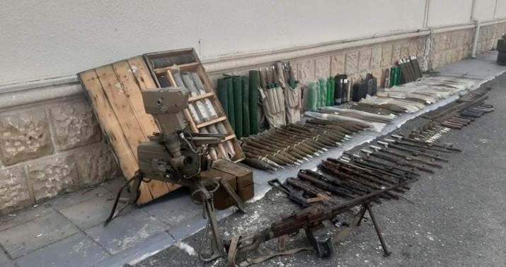 Füzulidə düşmənin atıb qaçdığı silah-sursatlar –