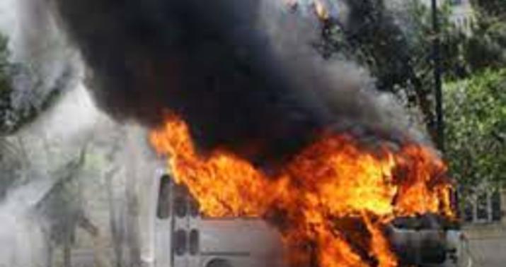 Qaradağda avtobus yandı