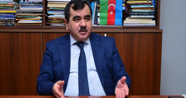 Akif Aşırlı: "Yüz dollara da kitab alıram..." -