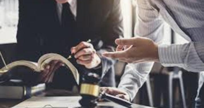 Azərbaycanda vəzifəli şəxslərin məhkəməsi başlayır