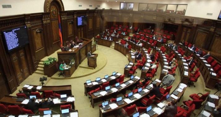 Ermənistan parlamentində dava salan deputat saxlanıldı